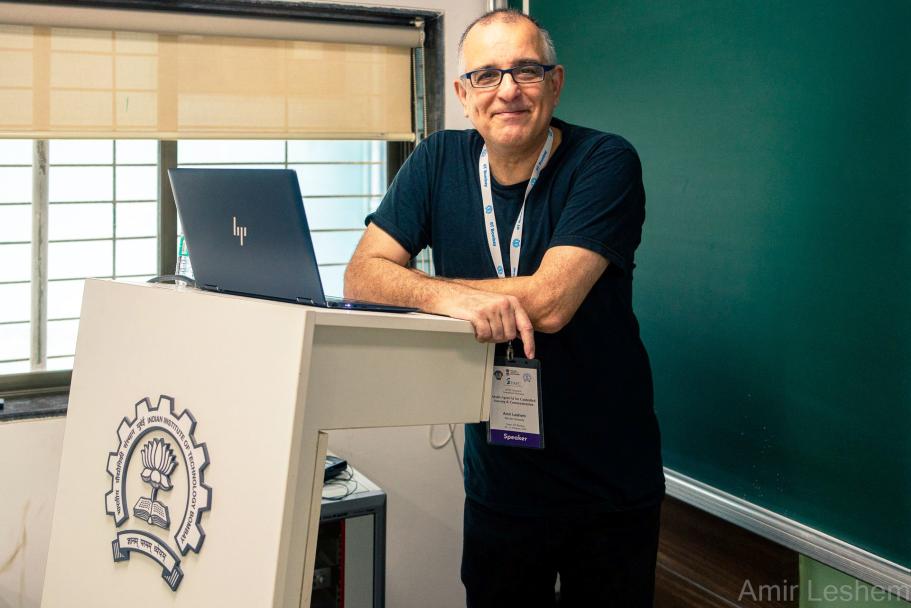 פרופ' אמיר לשם נתן שתי הרצאות במומביי